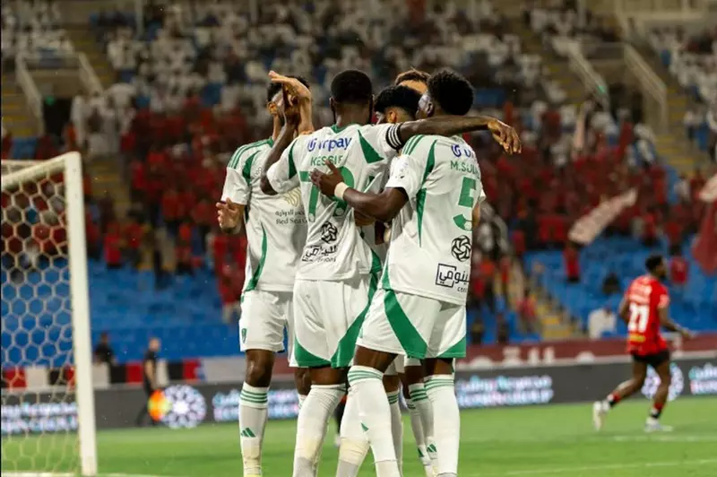 الأهلي يتغلب على الرياض ويختتم الدوري السعودي بالمركز الخامس مع بطل آسيا