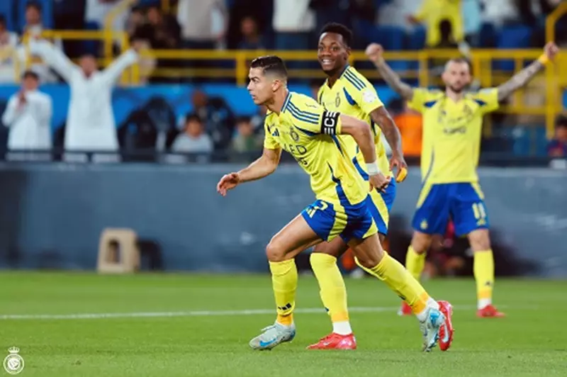 رونالدو يحقق إنجازًا قاريًا: الاتحاد يكرم النصر بهدية مميزة