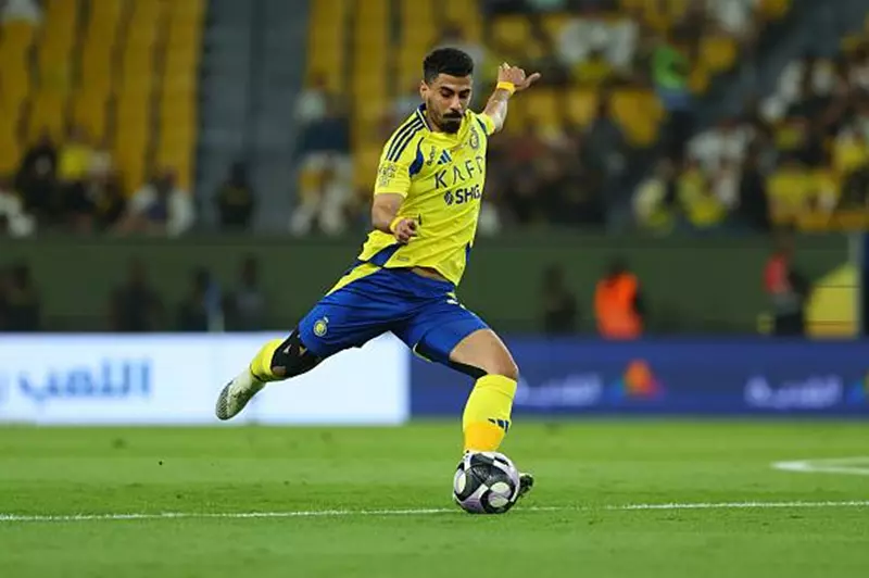 صفقة مدوية تسبق كأس العالم للأندية: الهلال يتعاقد مع لاجامي من النصر