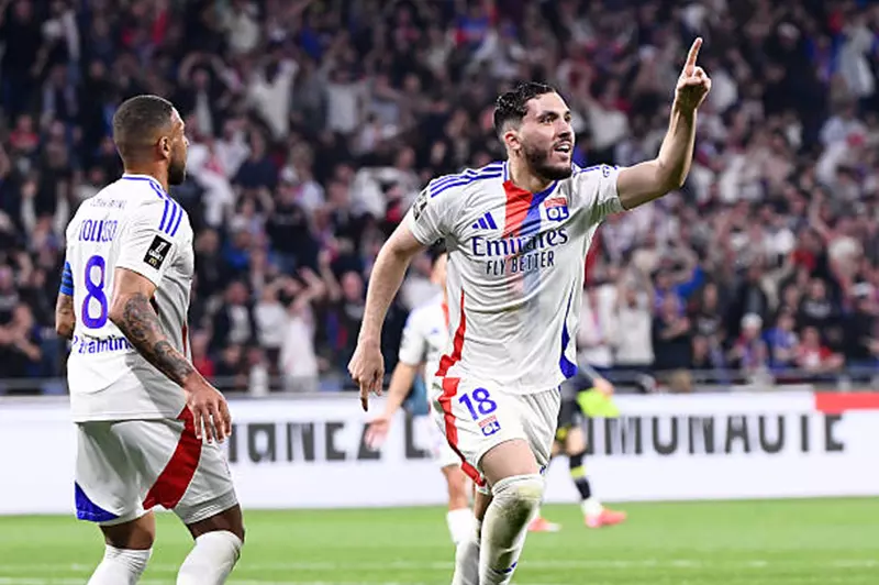 مانشستر سيتي يشرع في المفاوضات لضم اللاعب ريان شرقي