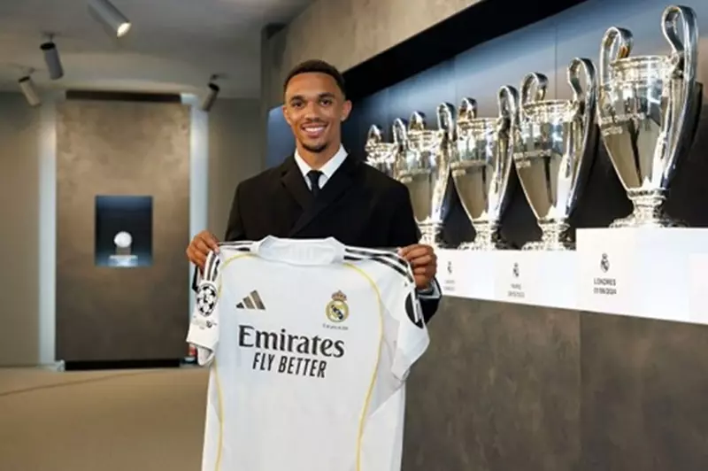 تجربة أرنولد الأولى مع ريال مدريد: حديث بالإسبانية وكواليس هدف برشلونة