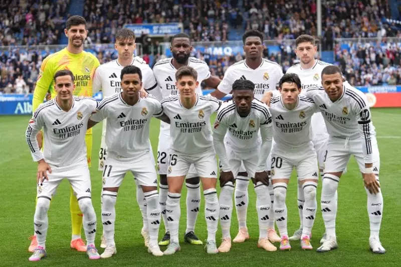 ريال مدريد يُخطط لتسريح أحد نجومه: الكشف عن اسمين مرشحين للخروج