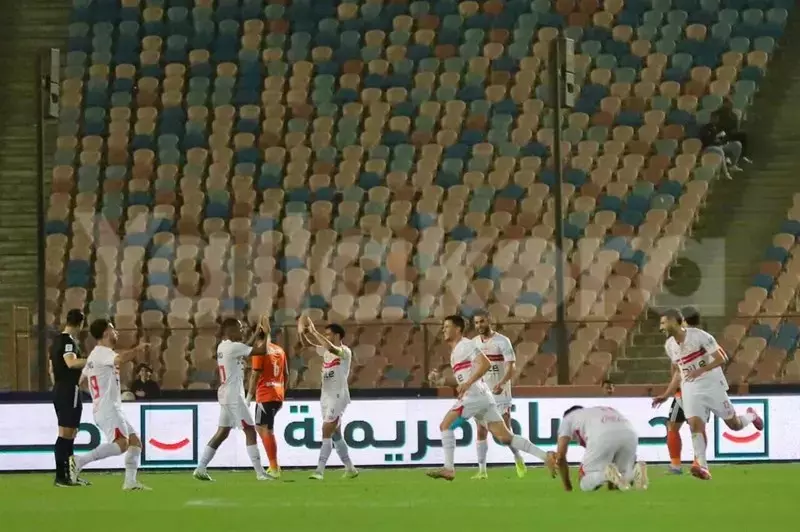 لحظات نابضة: احتفال صلاح ونهاية حلم منسي في مباراة الزمالك وفاركو (صور)